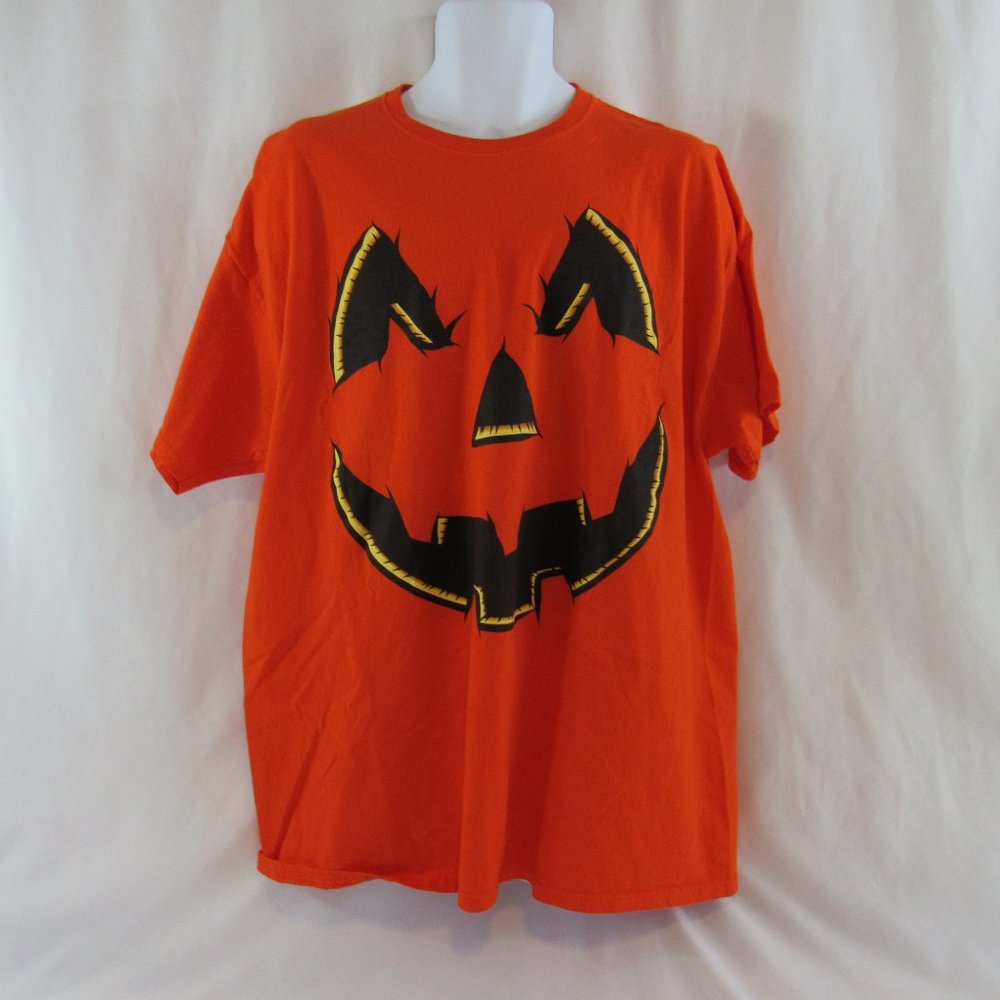 Halloween themed short sleeved t-shirt size 2XL